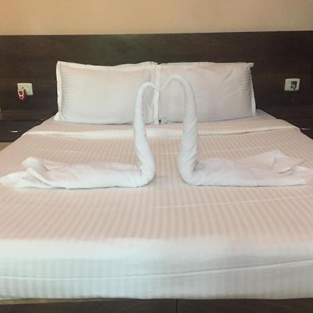 Ave Maria Guest House แคนโดลิม ภายนอก รูปภาพ