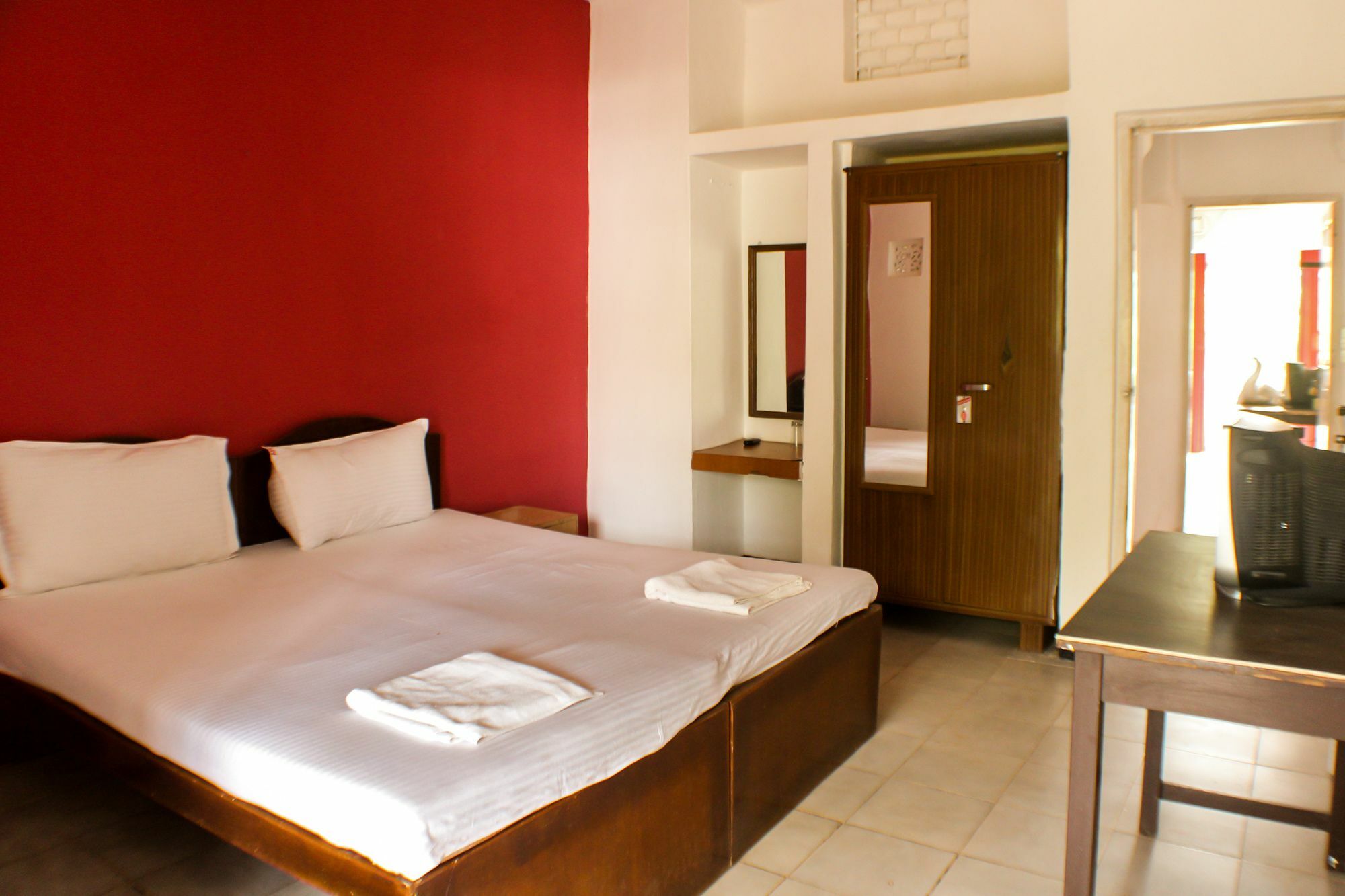 Ave Maria Guest House แคนโดลิม ภายนอก รูปภาพ